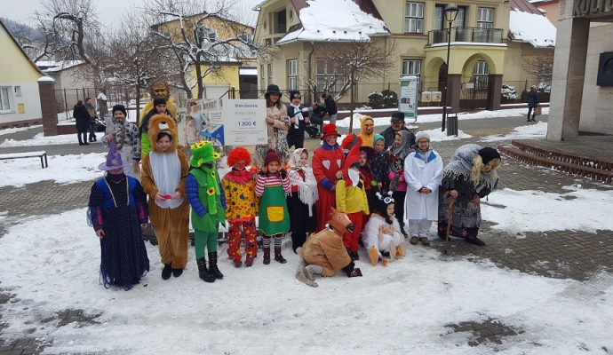Fašiangový sprievod v uliciach mesta Turzovka