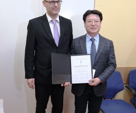 Milión eur z Nadácie Kia Motors Slovakia zavŕšil dar pre žilinskú traumatológiu a onkológiu