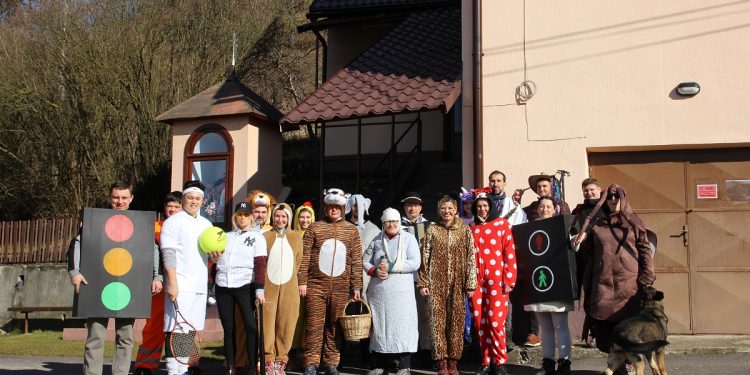 FOTO: FAŠIANGY V OBCI PODSKALIE