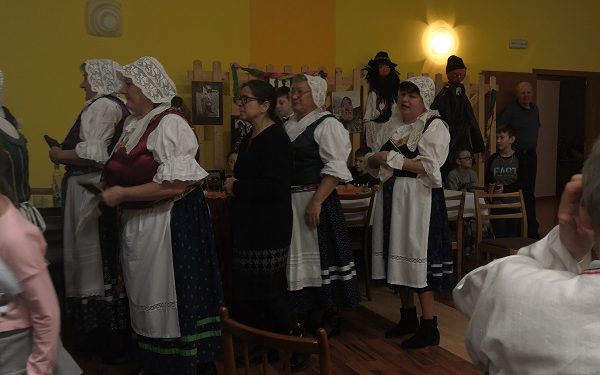 FOTO: FAŠIANGY V OBCI PODHRADIE