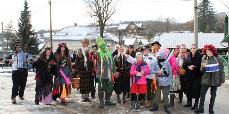 FOTO: FAŠIANGY V OBCI DLHÉ POLE