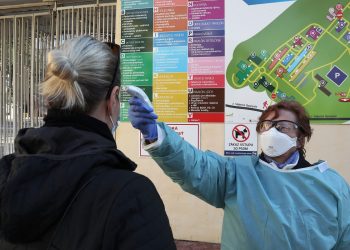 Povinná kontrola osôb vstupujúcich do nemocnice
