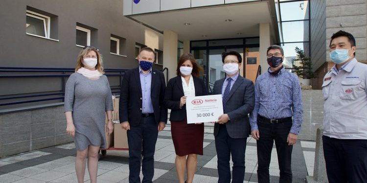 Rúška pre klientov sociálnych zariadeniach ako dar