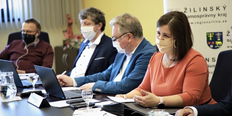 Dopady pandémie boli témou rokovania župného zastupiteľstva
