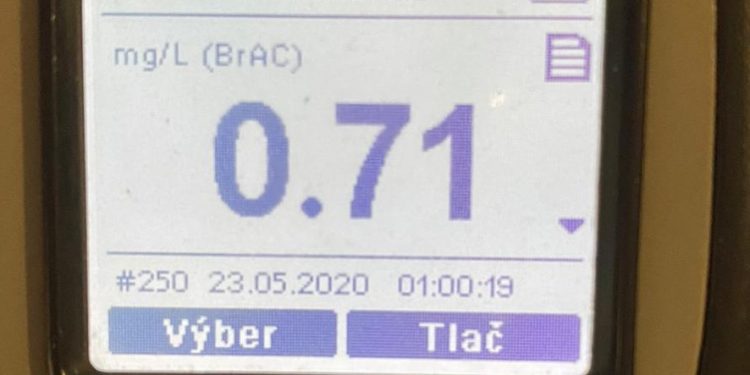 V uplynulom týždni chytila polícia až 73 opitých vodičov
