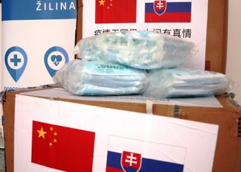 Mesto Žilina darovalo zdravotníkom tisícky rúšok