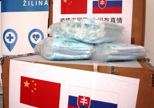Mesto Žilina darovalo zdravotníkom tisícky rúšok