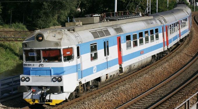 Po takmer dvoch mesiacoch sa čiastočne obnovuje vnútroštátna doprava.