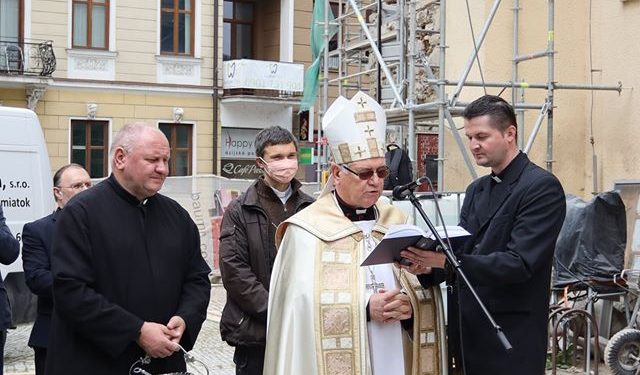Na katedrálu v Žiline vrátili kríž