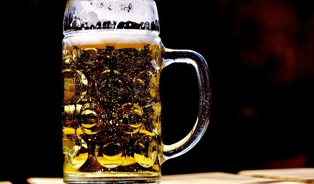 Na cestách úradoval opäť alkohol: podgurážení vodiči i cyklisti