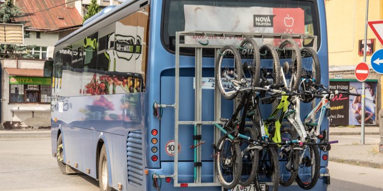 Režim prímestskej autobusovej dopravy sa mení,  začína i sezóna cyklobusov
