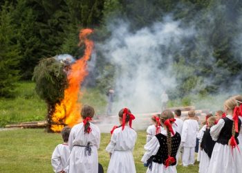 Bylinky aj tradičná vatra. Zažite čaro Jánskej noci v Múzeu kysuckej dediny vo Vychylovke