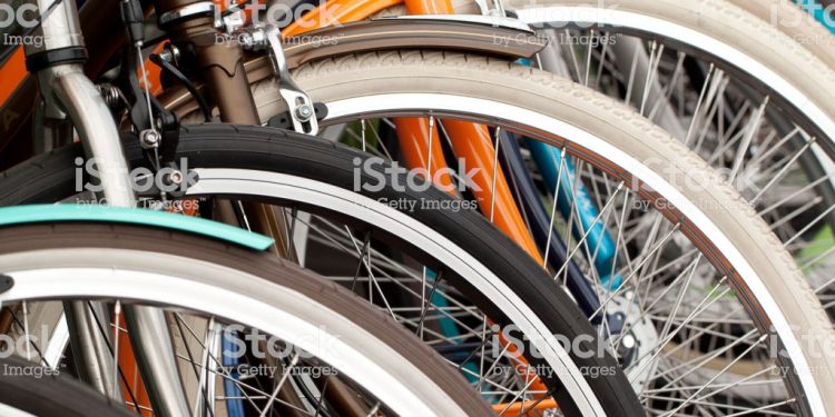 V centre Žiliny pribudla nabíjačka pre elektrobicykle